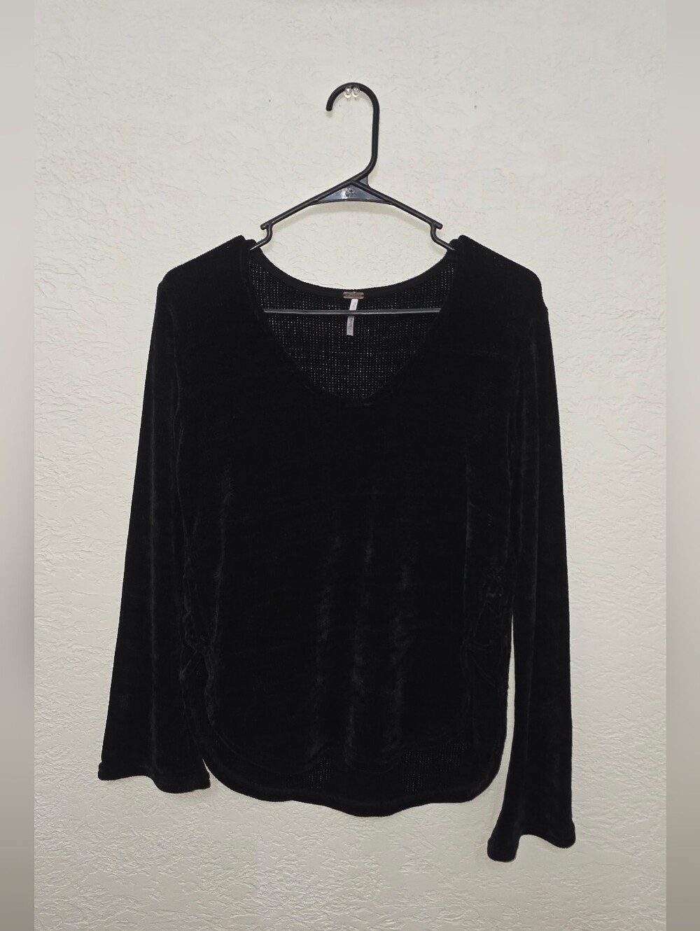 Women’s Black Velvet V-Neck Long Sleeve Top Poof Large